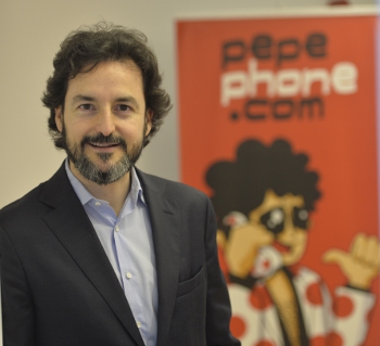 Pepephone, el marchoso con lunares, mira al cielo de Arsys