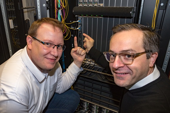 Primeros puertos de interconexión de 400 Gigabit Ethernet