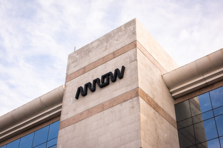 Arrow incrementa la oferta de IBM en su agregador cloud en España