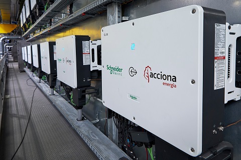Schneider Electric y Acciona Energía desarrollan una microrred industrial en España