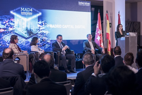 Isabel Díaz Ayuso visita las instalaciones de Interxion MAD4