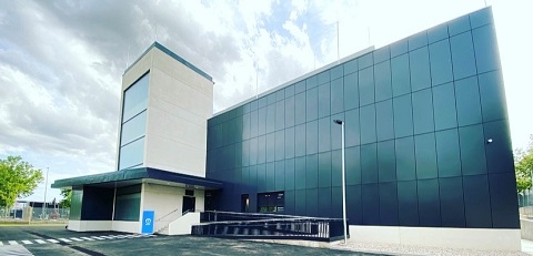 Fachada del nuevo data center de NTT en Madrid